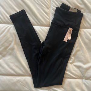 Victoria’s Secret Flow On Point Leggings